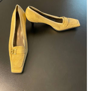 Stuart Weitzman Tan Suede Heels Size 10